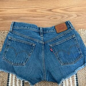 Levi’s 501 Jean shorts / size 28